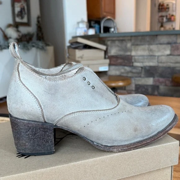 Freebird by Steven Sadie boots in the color Ice - Picture 7 of 16